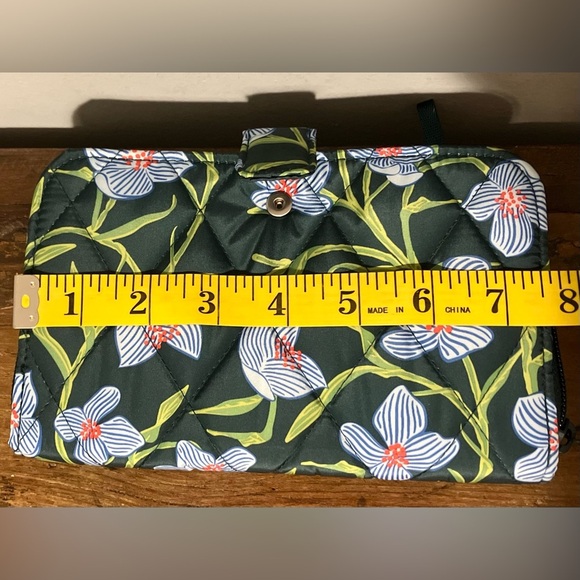 Vera Bradley Women's Outlet Ultralight Essential Tab Wallet - Picture 9 of 10